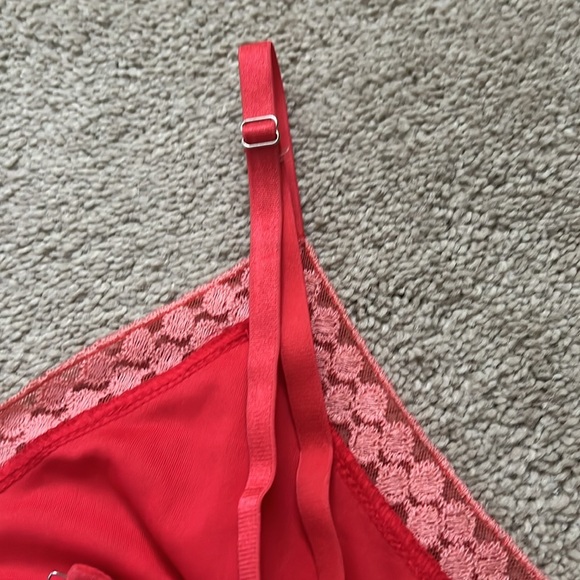 Beautiful red with pink embroidered design bralette crop top. Size M - Picture 5 of 5